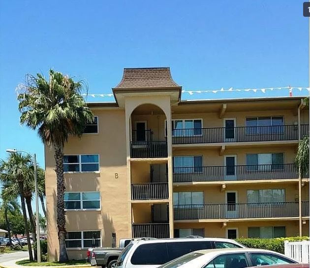 Building Photo - 2525 West Bay Dr