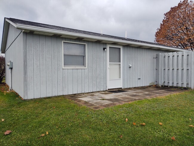 Back - 102 Stone House Dr