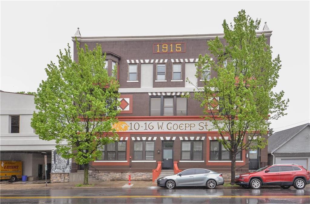 Primary Photo - 10 W Goepp St