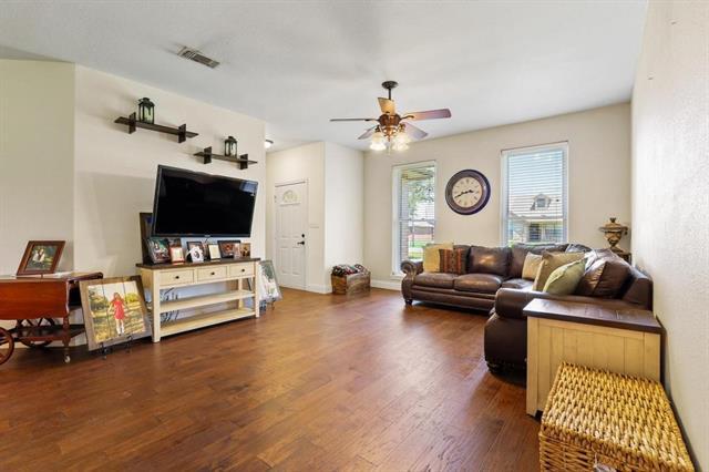 Foto del edificio - 315 E Preston Glen Ln