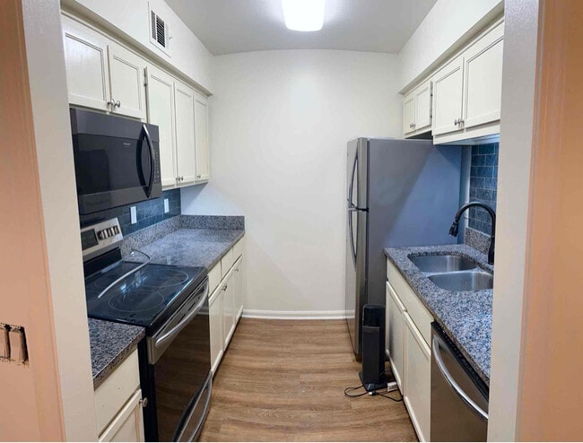 Building Photo - 2118 Acklen Ave