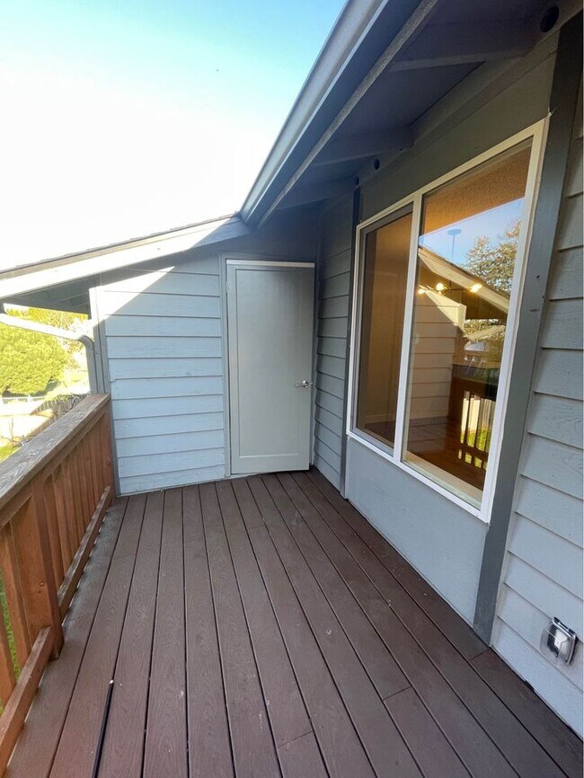 Building Photo - 214 Portland Ct SW