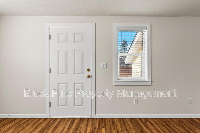 Building Photo - 331 Lone Star Rd