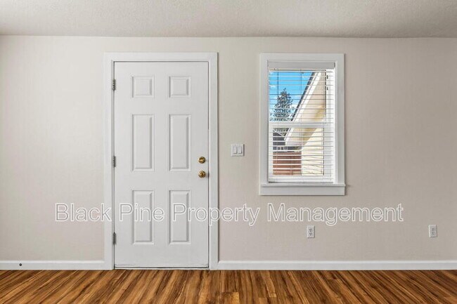 Foto del edificio - 331 Lone Star Rd