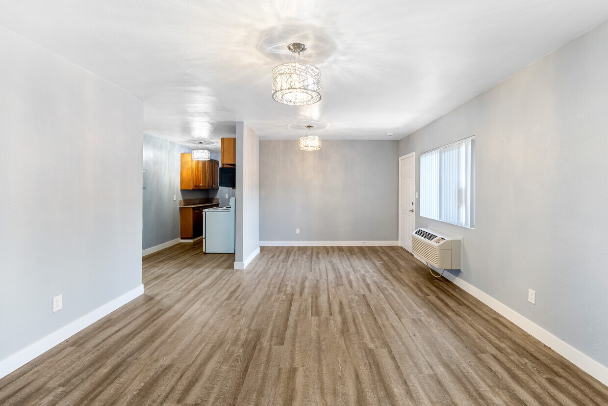 Foto principal - Rose Garden Apartments