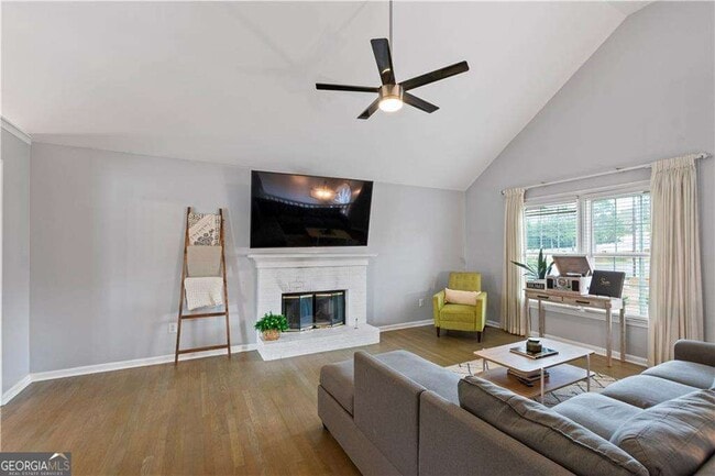 Foto del edificio - 2437 Pondside Pl NE