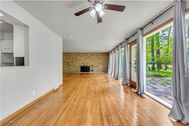 Foto del edificio - 6481 Glenwillow Dr