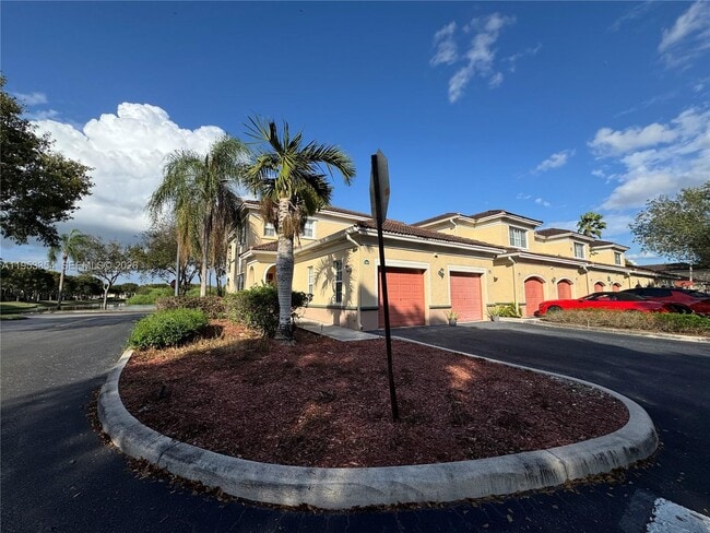 Foto del edificio - 2557 Centergate Dr