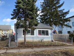 Building Photo - 1314 E 10th St