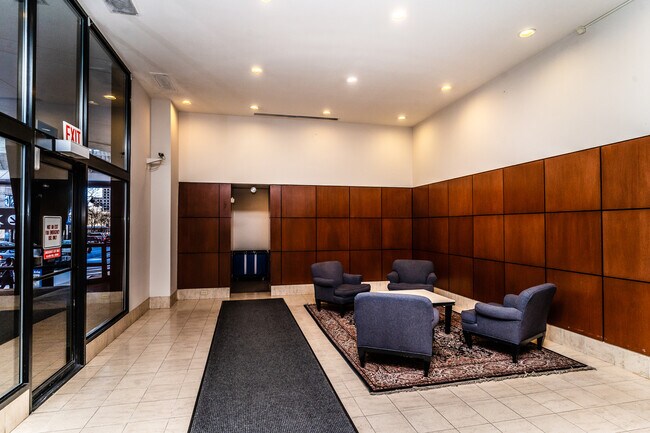 Foto del edificio - 233 E Erie St