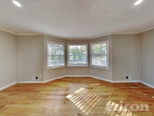 Foto del edificio - 361 Willow Glenn Dr