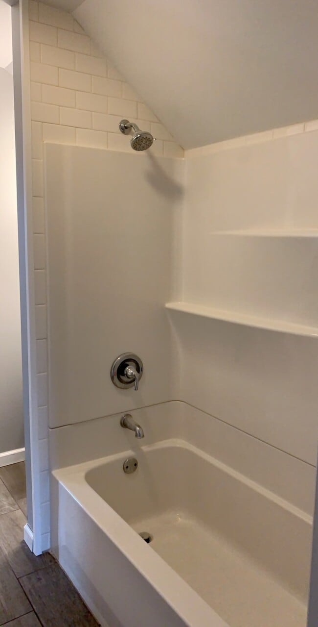 Bathrokm - 718 W 3rd South St