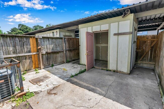 Building Photo - 120 Goodson Dr