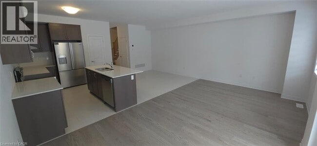 Building Photo - 925 Douro St