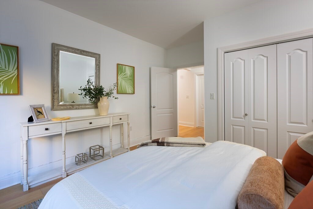 *Pictures are representative samples of the advertised unit. In some cases, the actual units you to - 32 S Huntington Ave