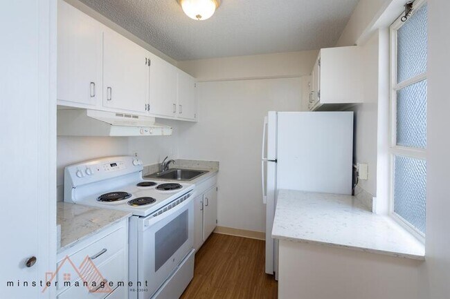 Building Photo - 837 Kapahulu Ave
