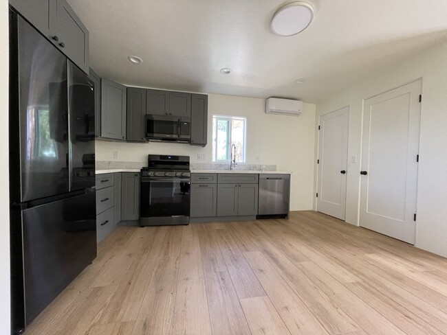 Building Photo - 675 Ocean View Ave