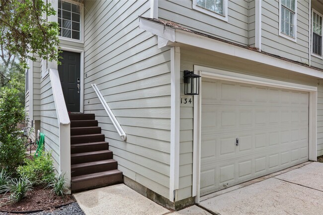 Building Photo - 134 S Walden Elms Cir