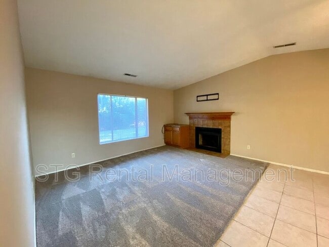 Building Photo - 240 N Sunflower Dr
