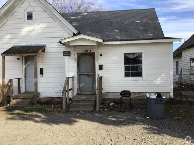 Building Photo - 2107 E Washington Ave