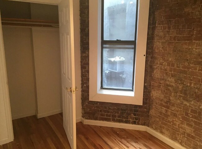 Building Photo - 447 W 37th St