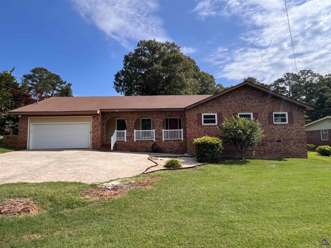 Foto principal - 304 Lakeshore Dr