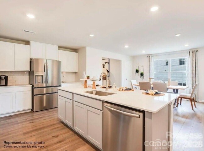 Foto del edificio - 13123 Hampton Bay Ln