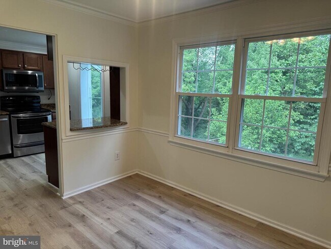 Building Photo - 5230 Lonsdale Dr