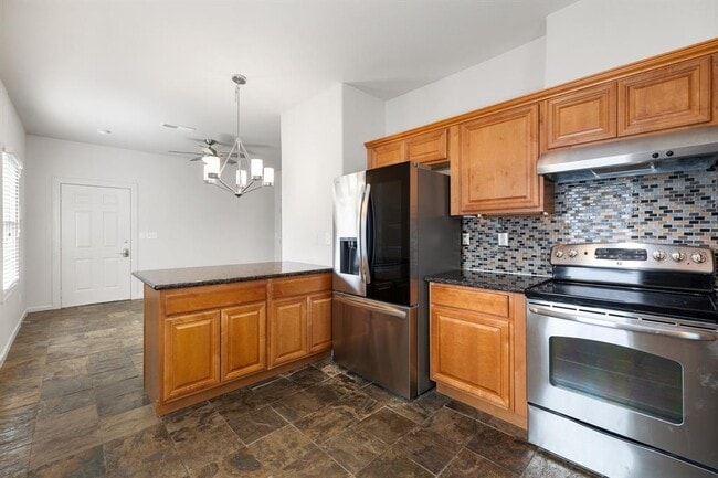 Building Photo - 631 Cortlandt St