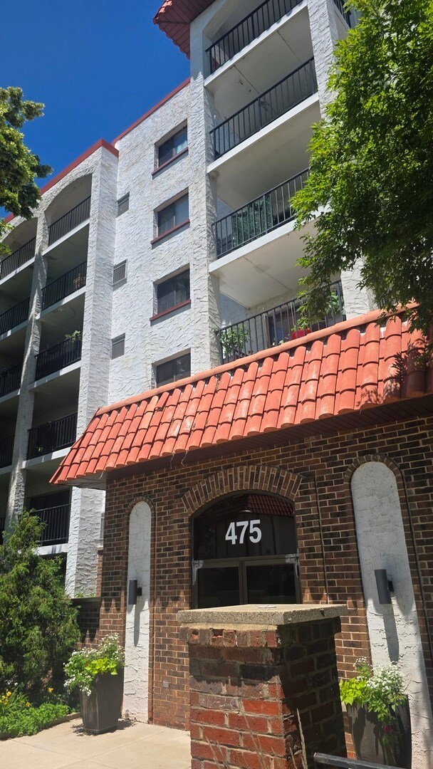 Foto del edificio - 475 Plum Creek Dr