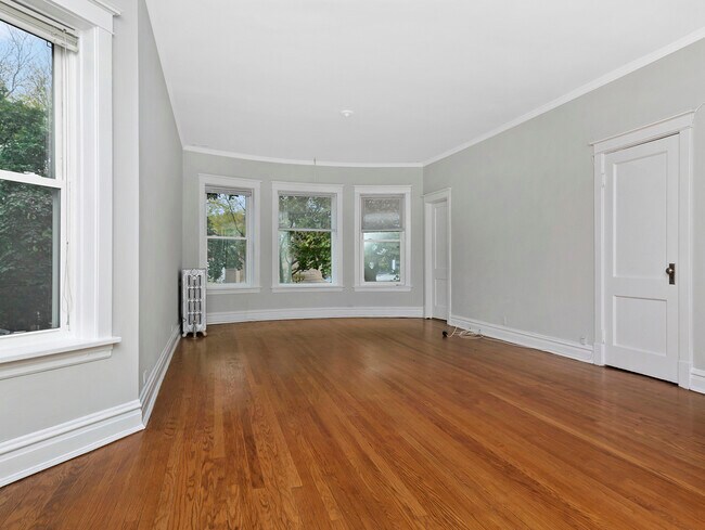 Building Photo - 1246 W Hood Ave