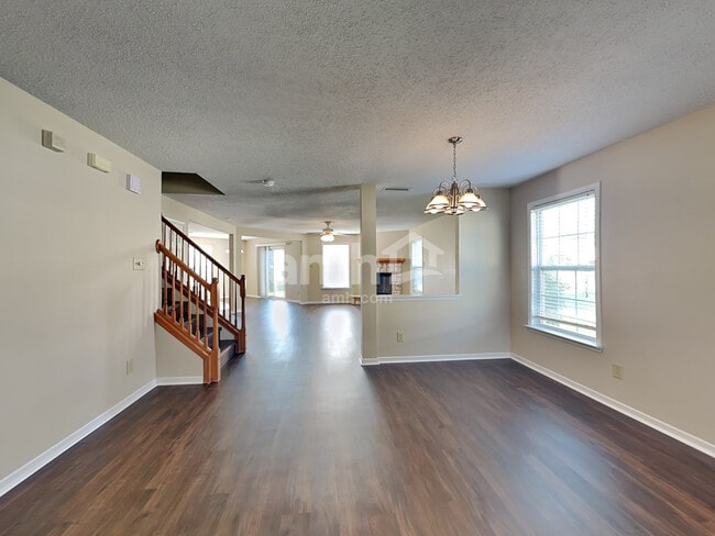 Foto del edificio - 5537 Floating Leaf Dr