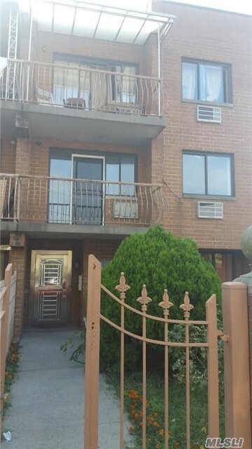 Foto principal - 82-16 Parsons Blvd