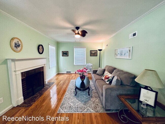 Building Photo - 3 br, 1 bath House - 4921 W 51st St