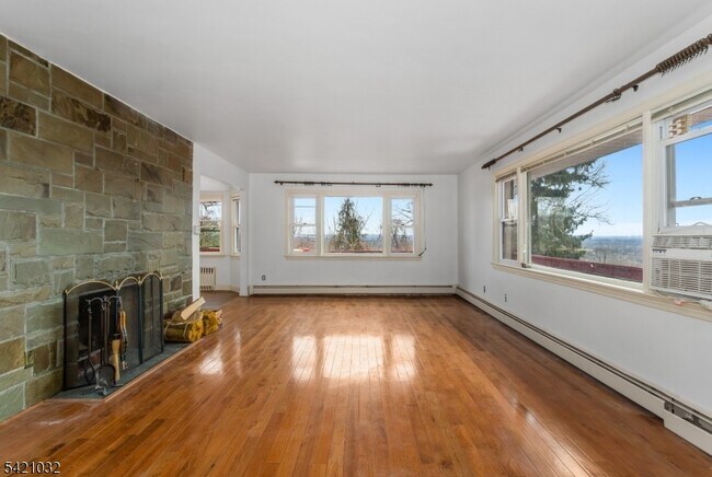 Foto del edificio - 145 Highview Terrace