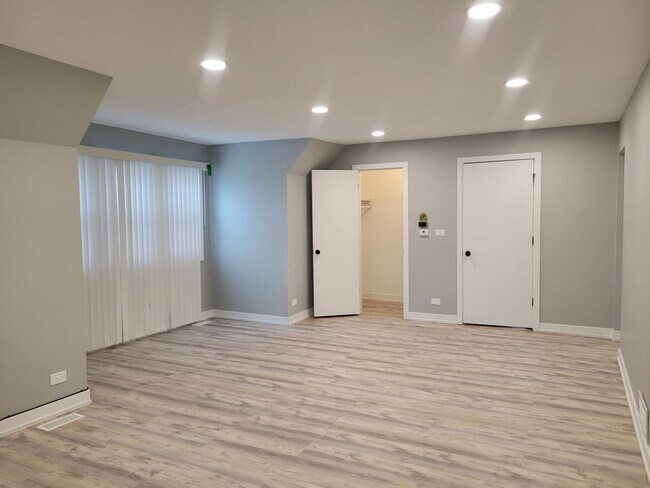 Building Photo - 1001 E Callero Cir