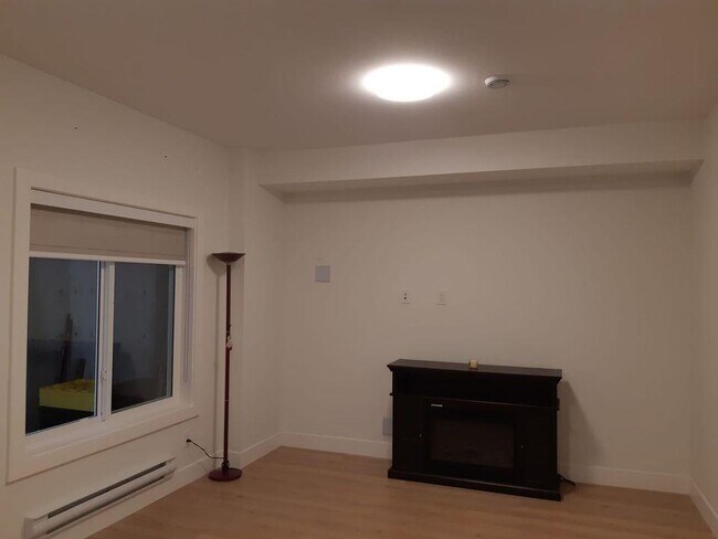 Photo du bâtiment - 16773 20 Ave