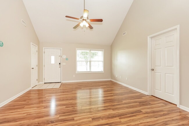 Foto del edificio - 9010 Lomond Dr