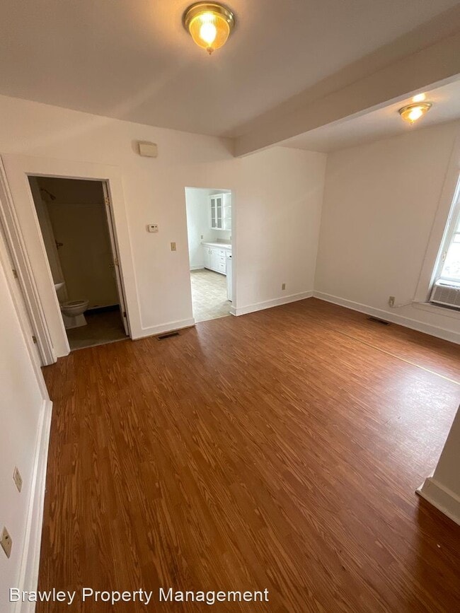 Building Photo - 6 br, 2 bath House - 413 E. 10th St