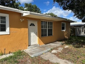 Building Photo - 4141 SW 32nd Dr