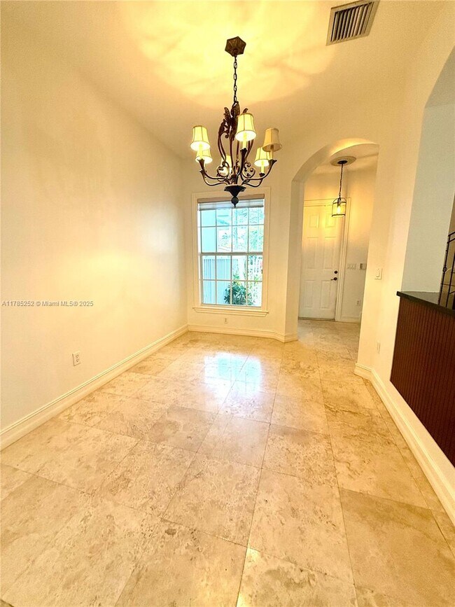 Foto del edificio - 1756 NE 12th St