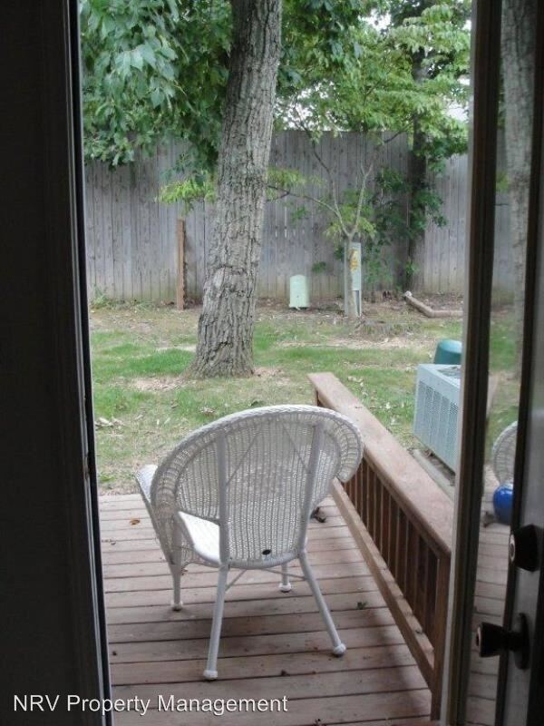 Foto del edificio - 3 br, 3 bath Apartment - 175 Justin Lane