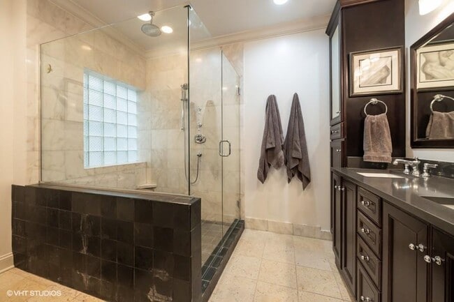 Building Photo - 3 bedroom in Chicago IL 60614