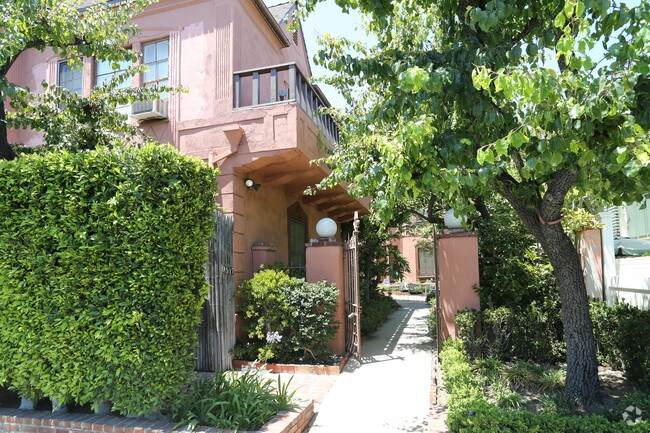 Foto del edificio - 9517 W Olympic Blvd