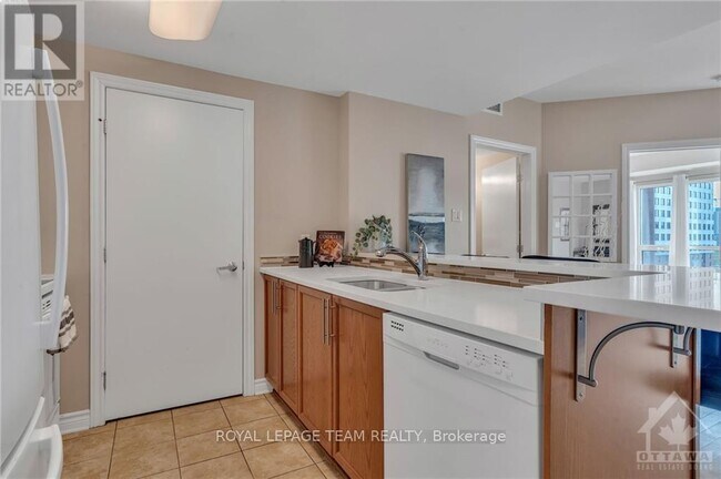 Photo du bâtiment - 1701-200-1200 Rideau St
