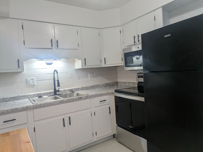 Foto del edificio - 7727 Hazelcrest Dr