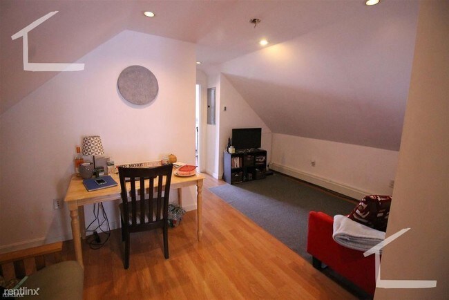 Building Photo - 5 br, 2 bath Apartment - 16 Priscilla Rd # 2Q