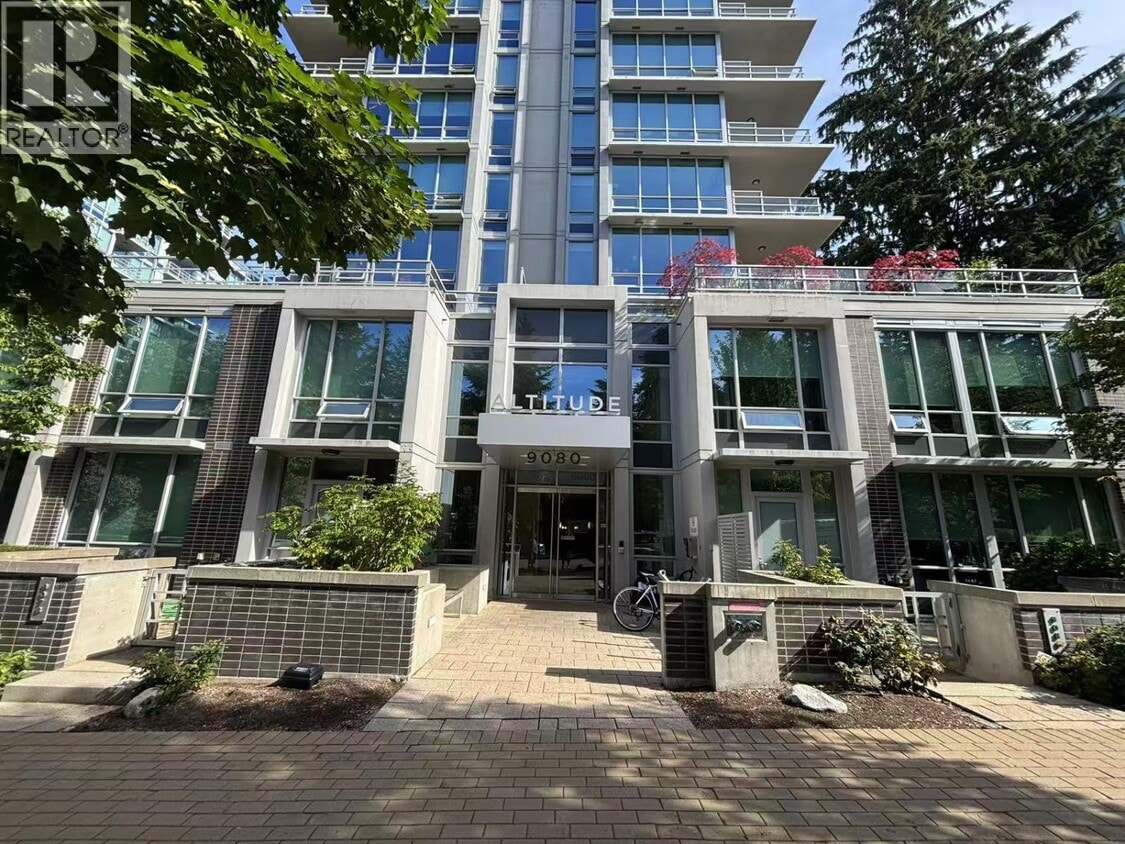 Primary Photo - 9080-9080 University Crescent