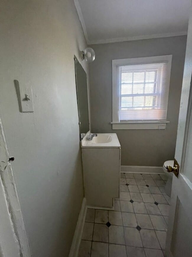 Foto del edificio - 409 B Birch St. 1 Bedroom 1 Bath Room Unit
