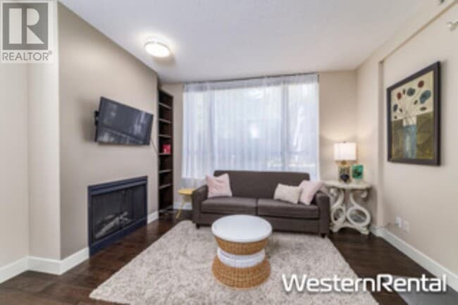 Building Photo - 9370-9370 University Crescent